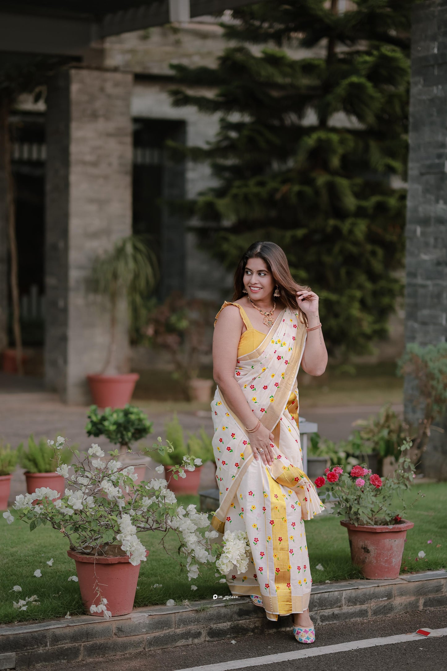 Micro flower golden kasavu cotton Set Mundu