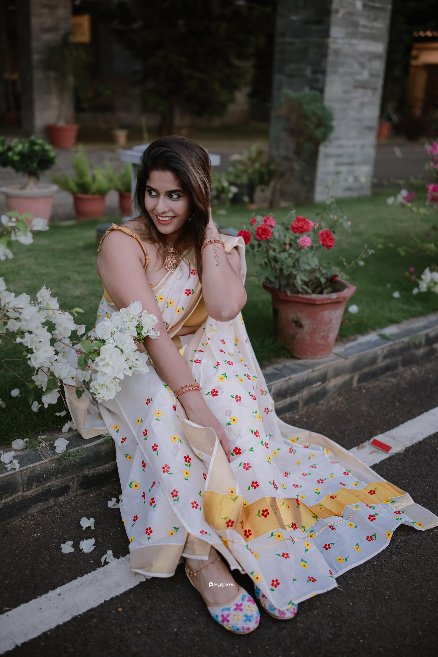 Micro flower golden kasavu cotton Set Mundu